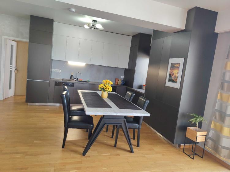 Apartament cu 3 camere decomandat în Central