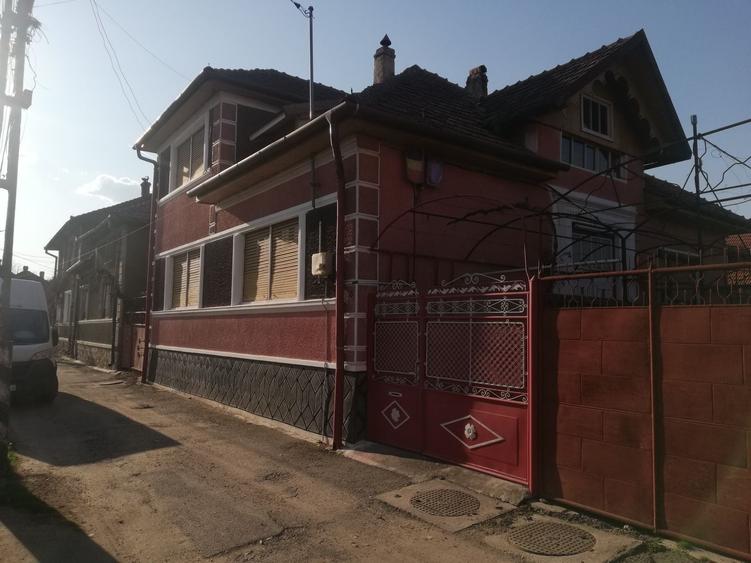 Casă cu 4 camere în Central
