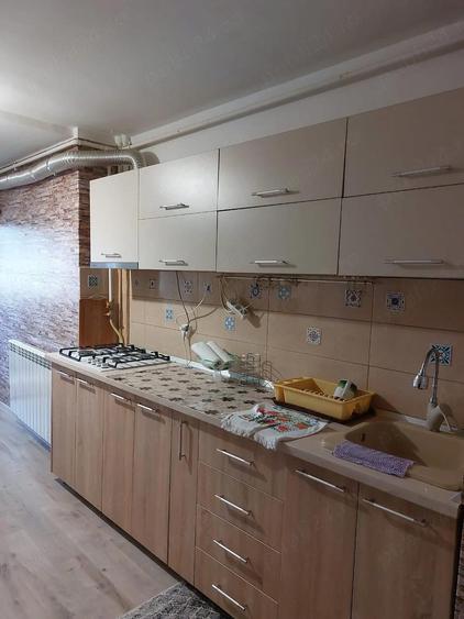 PF inchiriez apr 3 camere zona Dorally KM 4-5 - 4