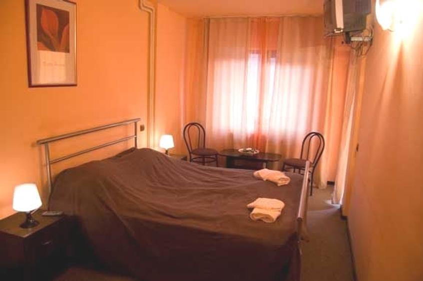 Pensiune de vanzare – 13 camere, complet mobilata si utilata – Valea Rasnoavei, - 7