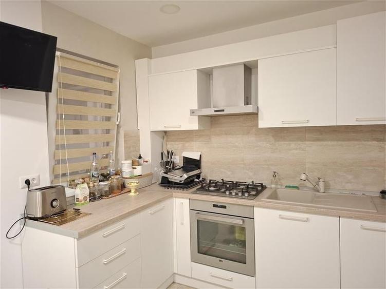 Apartament 2 camere, transformat in 3 camere, parter - 1