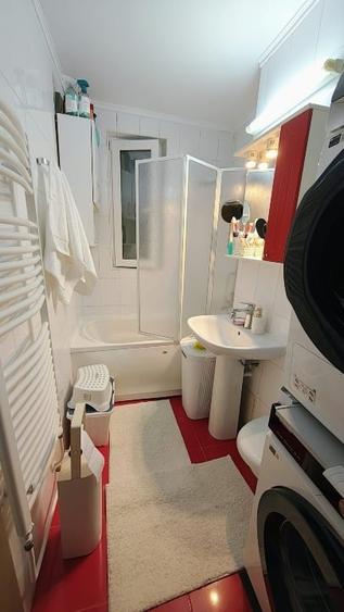 PROPRIETAR: 3 Camere decomandate | Etaj 4 /4 | locatie grozava !! Bacau, Str. Ma - 8