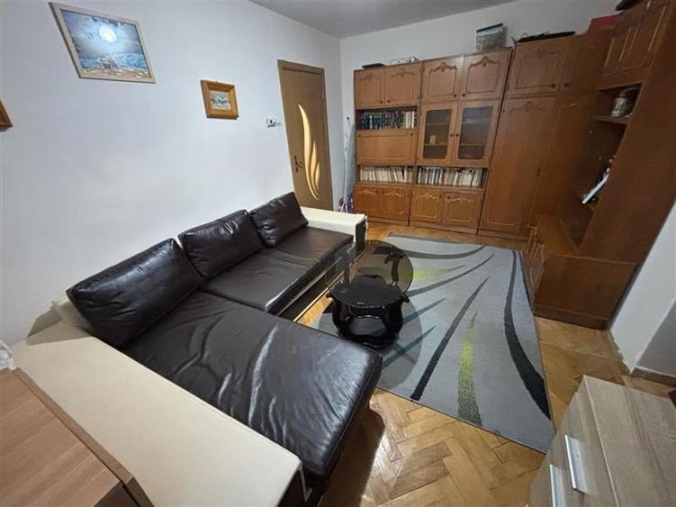 Zona Miron Costin - apartament 3 camere - etajul 2 - 2