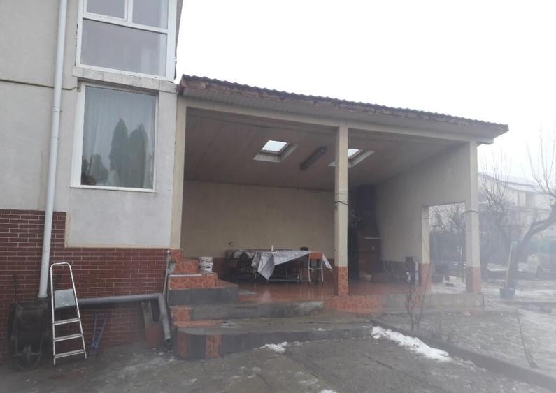 Casa / Vila ( D+P+E ) Zona Sfantu Ilie - Intrare - 12