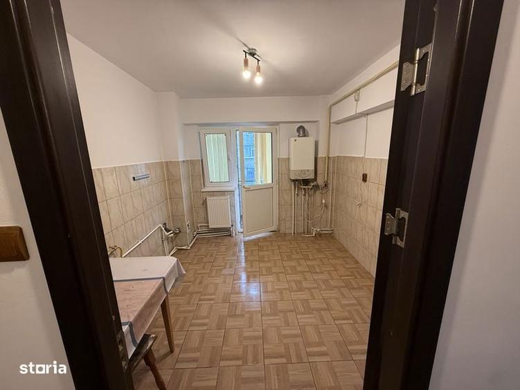 Vand apartament 3 camere etajul 3 Strada Oborului nr6 - 8