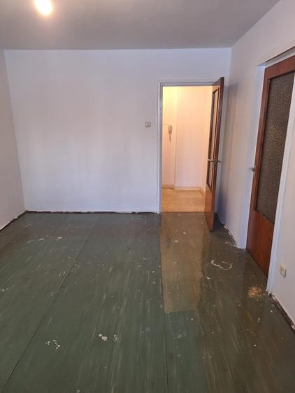 Drumul Taberei 34 - Metrou Tudor Vladimirescu, bloc reabilitat, decomandat,51 mp - 7