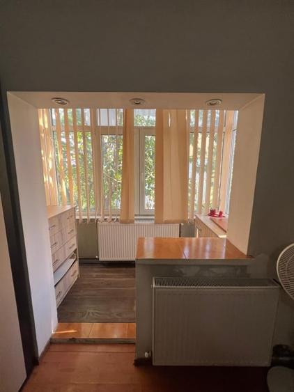 Apartament cu 2 camere semidecomandat, mobilat în Craiovița Nouă