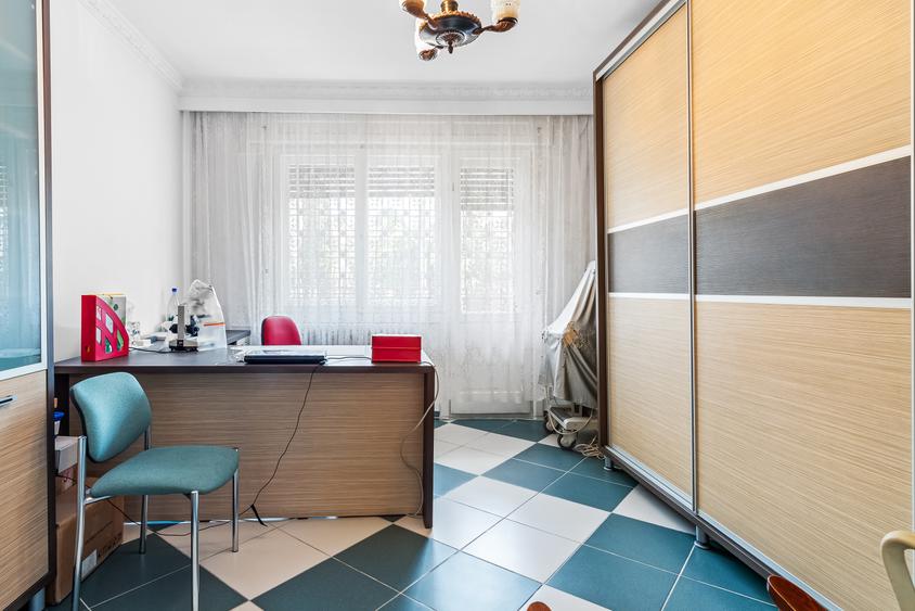 Vilă tip bloc 12 camere, 2 garaje 2 boxe  zona Tomis 1  Flămânda - 7