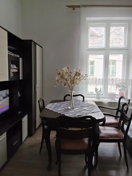 APARTAMENT DE VANZARE in centrul orasului. Apartament 100 m2 - 4