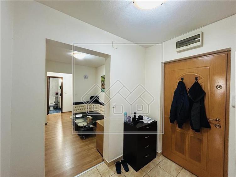 Apartament de vanzare in Sibiu - 3 camere, balcon si pivnita - - 17