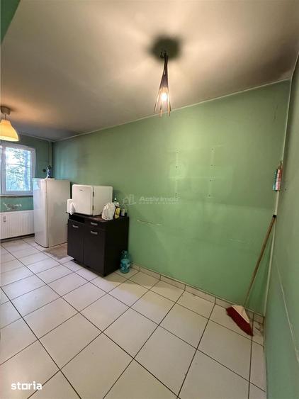 Apartament cu 3 camere decomandat în Titan
