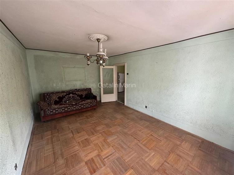Ap 3 cam zona Longinescu-Gara,et 1/3,75 mp utili,an 1988, necesita renovare