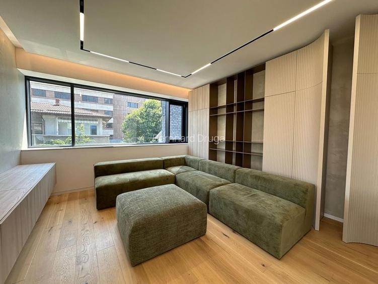 Apartament cu 4 camere, ready to move, zona Aviatorilor Apartament cu 4 camere, ready to move, zona Aviatorilor
