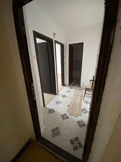 Vand garsoniera decomandata,parter scoala 11 - 6