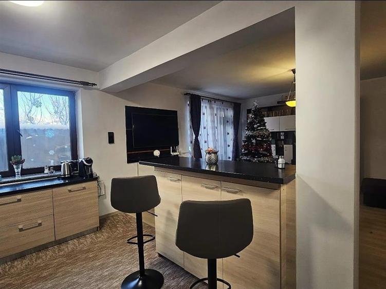 Casa 5 camere de inchiriat in Florilor - 9