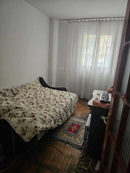 De vanzare Apartament 3 camere Roman Smirodava 68 m2 - 1