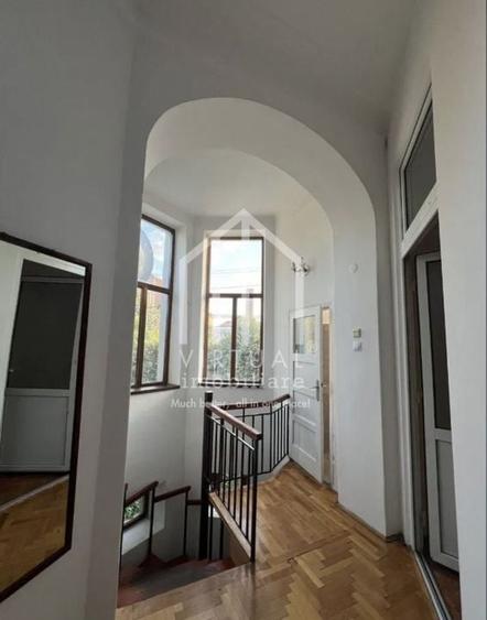 Casa formata din 2 apartamente, 2 garaje,  3 bai - zona Trei Stejari - 13