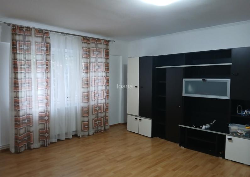 Ofer spre inchiriere apartament la vila