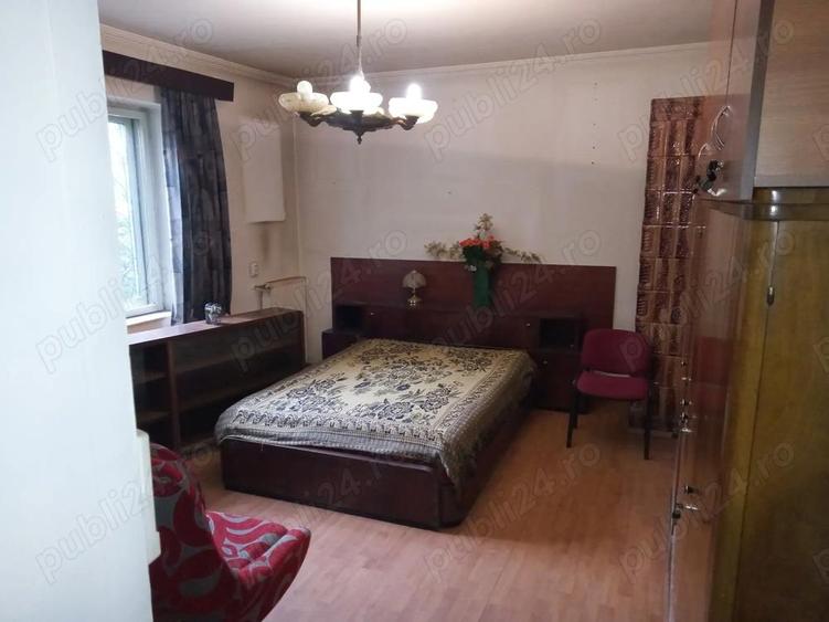 Imobil plus doua garaje, teren suprafata totala 927 mp, Blv. Castanilor, PLOIESTI, str. 13 Decembrie - 5