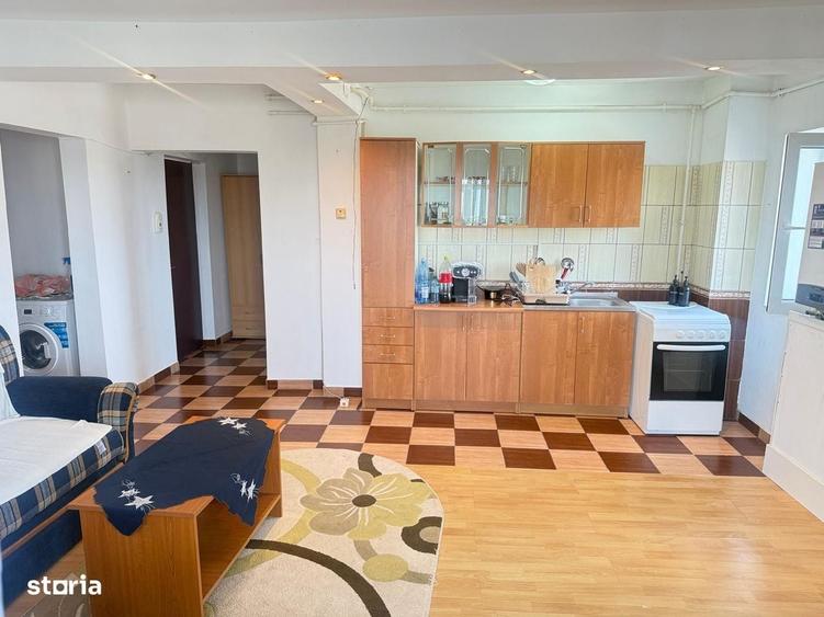 Apartament cu 3 camere decomandat în Micro 4