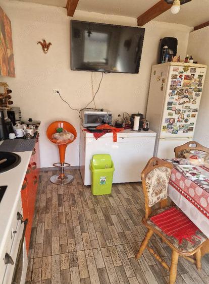 Vand casa la tara - 7