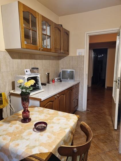 Apartament 3 camere partial mobilat, decomandat, et. 1/4 cu CT, zona Scoala 7 . - 6