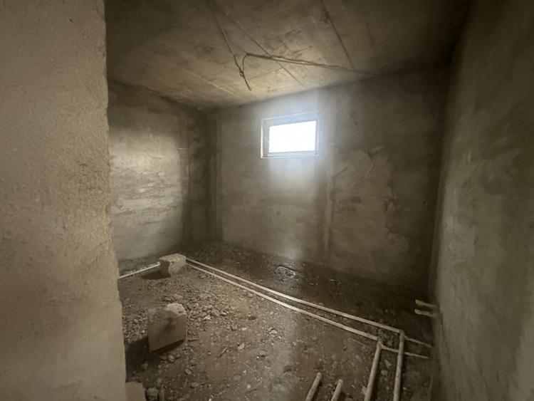 Casa la rosu cu teren 1248 mp | Misleanu, Ialomita | Comision  Cumparator 0 | - 8