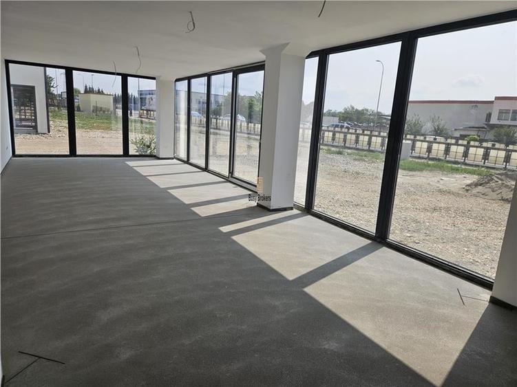 Spatiu 650 mp - Showroom Comercial - Depozitare - 10