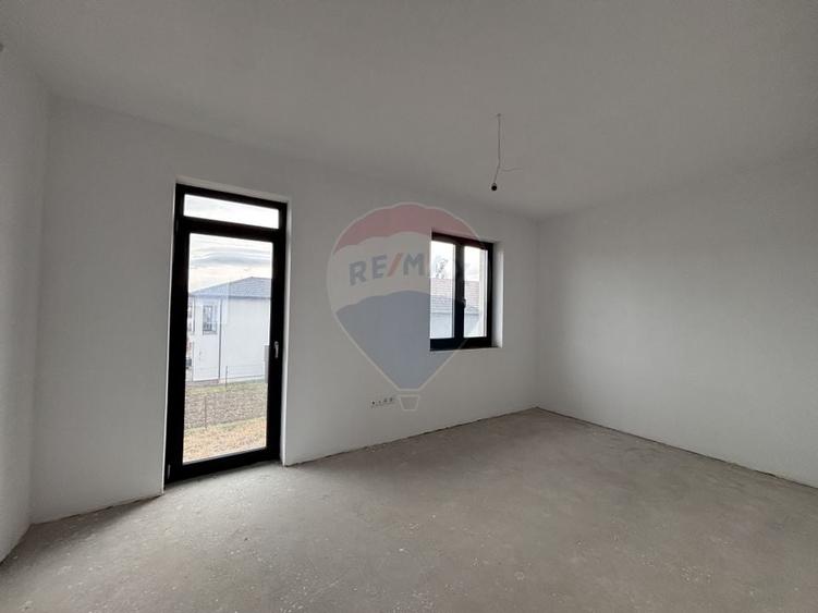 Casă / Vilă cu 4 camere de vânzare - 15