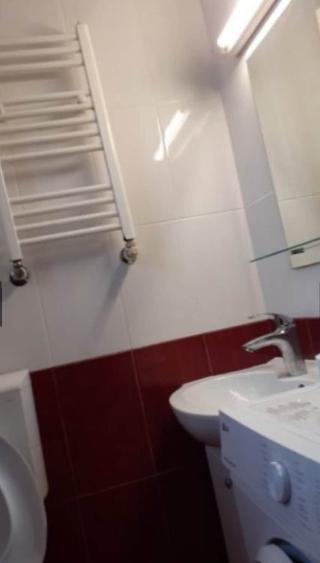 Garsonieră decomandată în Casa de Cultură