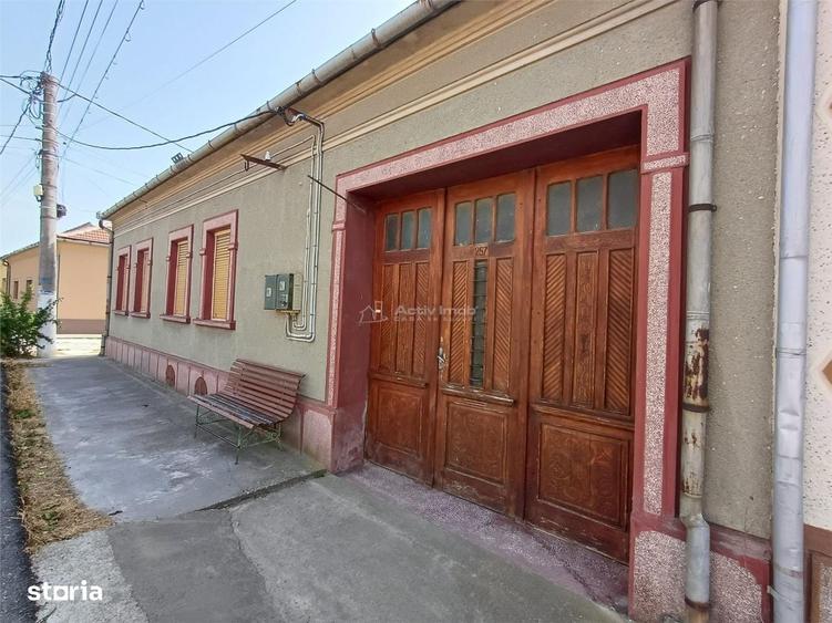 Casă cu 4 camere în Moldova Veche