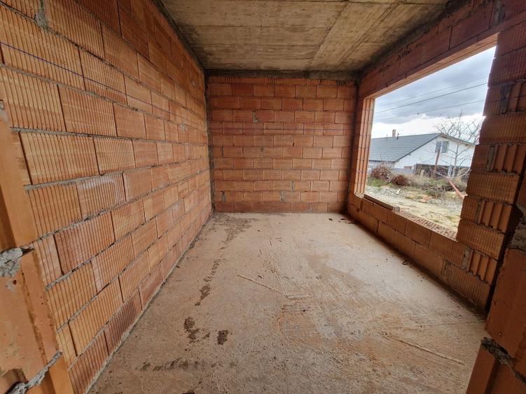 Casa individuala (semicolectiva) 172 mp utili, teren 765 mp Feleacu - 27