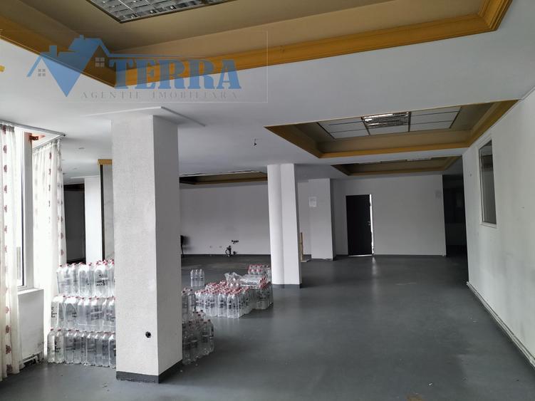 Închiriez spațiu comercial, în orașul Mioveni - bdl. Dacia. - 4