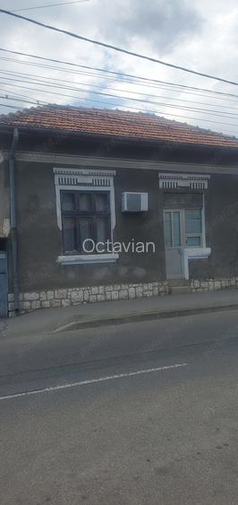 Casa amplasata pe un teren de 280mp cu potential comercial pe str Orly Casa amplasata pe un teren de 280mp cu potential comercial pe str Orly