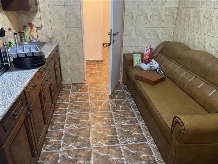 Apartament 2 camere , zona centrala - Scoala nr 10,etaj 2 8  , decomandat - 5