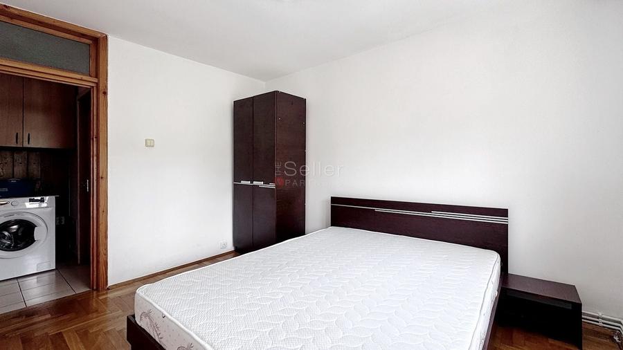 Apartament cu 4 camere decomandat în Noua