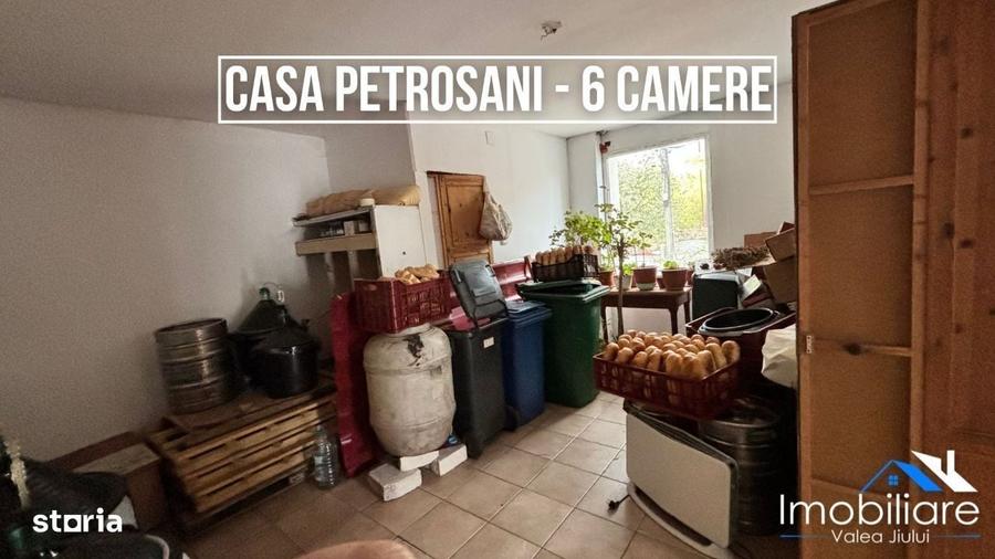 Casă cu 4 camere în Petrila