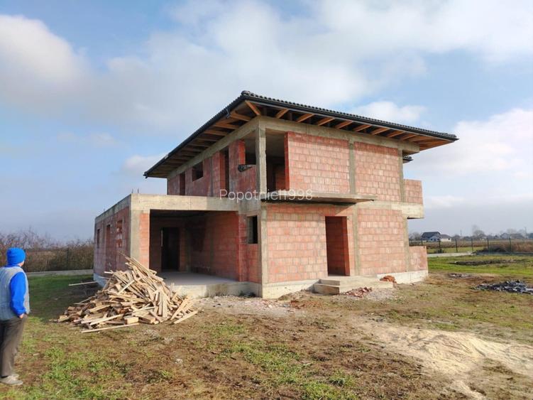 Casă La Roșu + 4870 mp intravilan împrejmuit Sălsig!