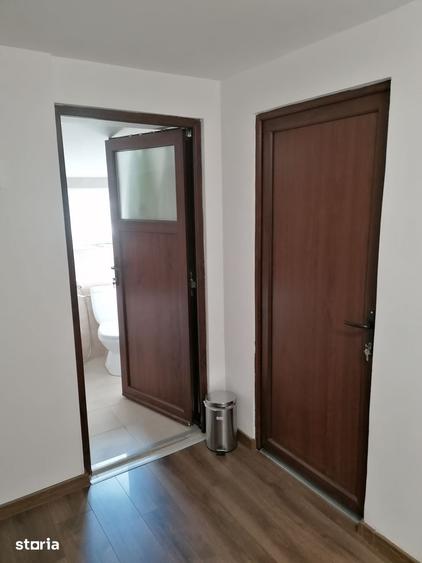 Casă cu 5 camere cu Teren 80 Mp în Centrul Civic