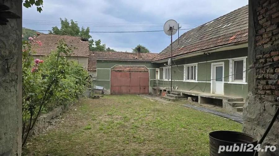 Casa 4 camere, anexe ?i gradina in centrul comunei Teliu - 1