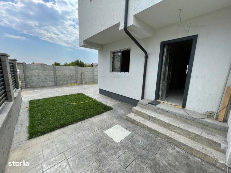 Duplex cu 4 camere si mansarda. Curte 250 mp. Comision 0 - 11