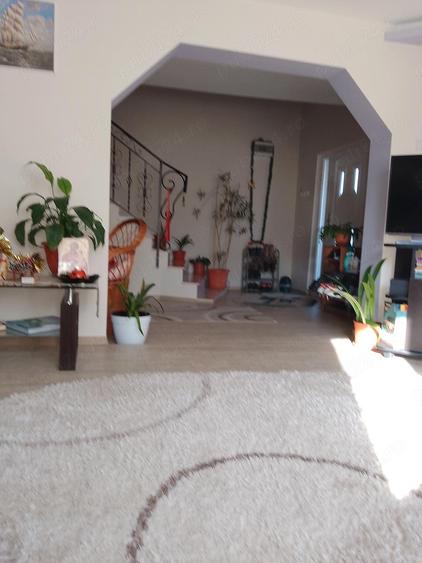 Vind casa i la 7 km pitesti - 2