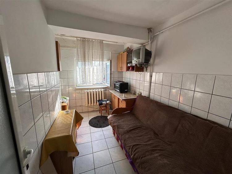 Garsoniera ,34mp, etaj 3, zona sud, Aleea Stadionului. - 1