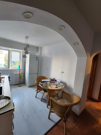 Apartament cu 3 camere decomandat în Nerva Traian