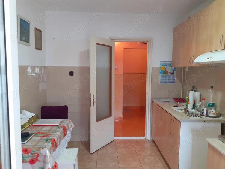 Vanzare Apart. 2 cam. cf.1 dec.,et.4, spraf.utila 50.45, balcon de 7.ml, str. Randunicii Zona Obor - 15