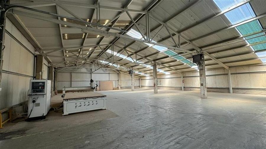 Spatii industriale pentru activitati de productie, depozitare sau distributie, Z - 3