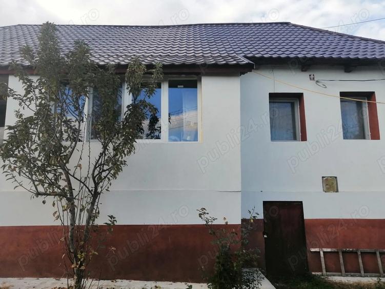 Casa renovata situata pe E81 ideala pentru o familie tanara ,familie seniori sau casa de vacanta - 10