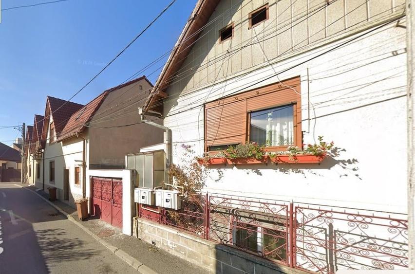 De vanzare Imobil P+1 ?n zona Lupeni si cu varianta preluare chiriasi - 1