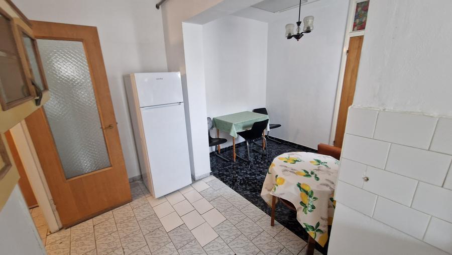 Garsoniera spatioasa zona 13 Decembrie - 9