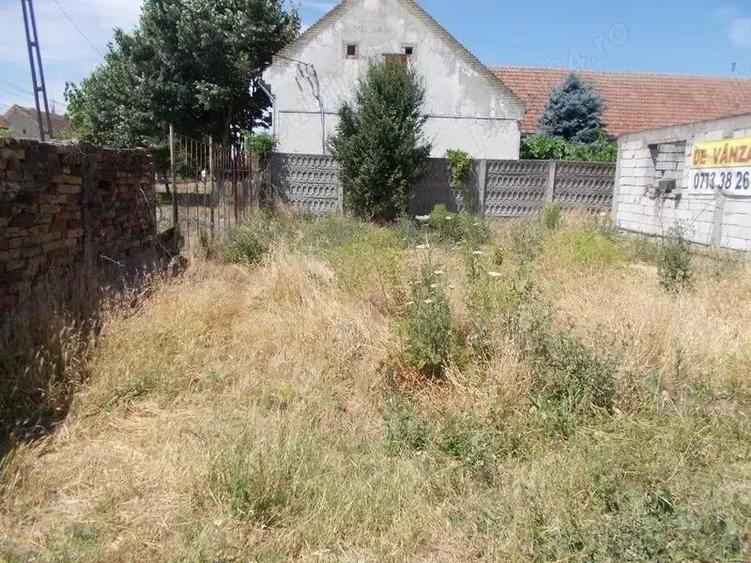 Casa neterminata langa Timisoara, Sacalaz, central, asfalt, utilitati, 1015 mp, FS=15,38mp. Com=0% - 2